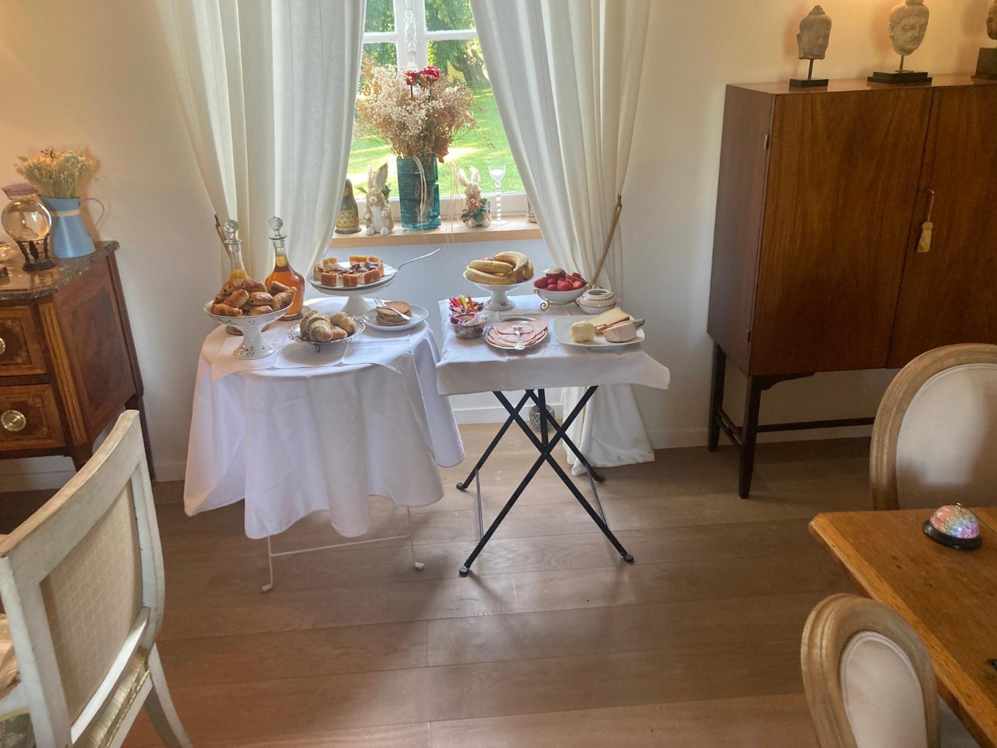 Bed and Breakfast Le Manoir Du Ribardon Neuvy-au-Houlme Exterior foto